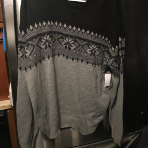 🎄Simply Styled Fair Isle Sweater -300 $15 or $12 w/offer OR FREE* - Picture 2 of 4